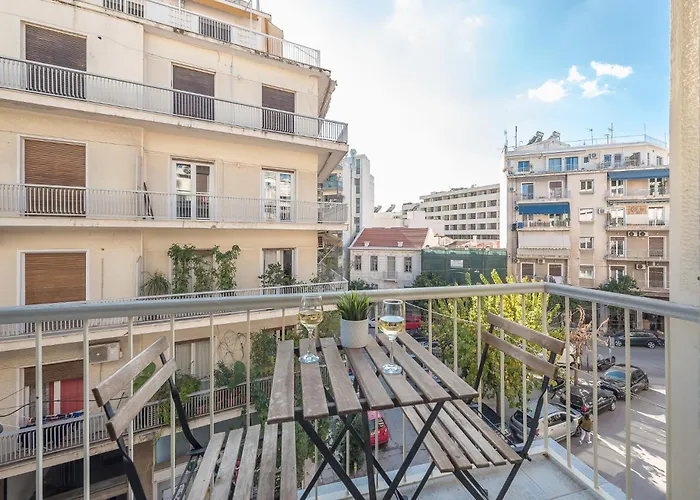 Spacious 2Bds Apt With Acropolis View In Center